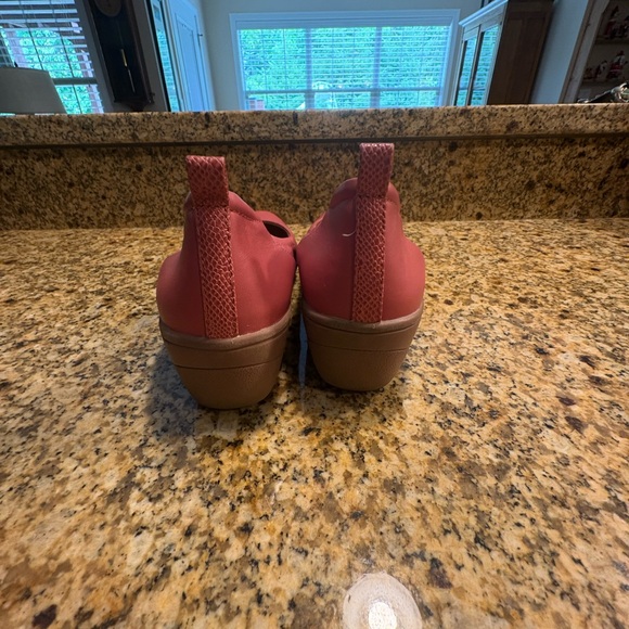 Vionic Women's Jacey Wedge Slip On shoe size 6.5 pink  leather slip ons - Picture 9 of 10